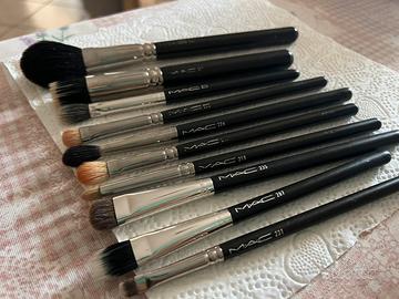Pennelli MAC trucco professionale