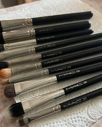 Pennelli MAC trucco professionale