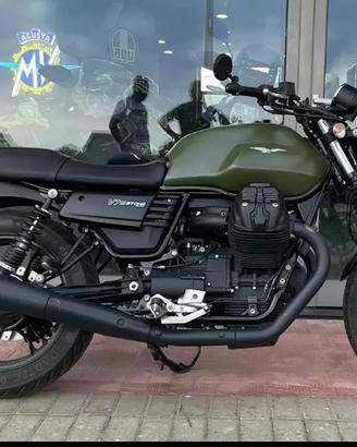 Moto Guzzi V7 stone