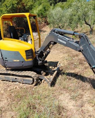 Miniescavatore usato VOLVO ECR28