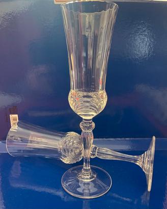 Eleganti bicchieri vintage in cristallo