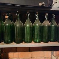 30 Bottiglioni e 2 tubi per tirare il vino