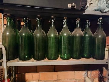 30 Bottiglioni e 2 tubi per tirare il vino