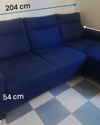 Divano blu con chaise longue