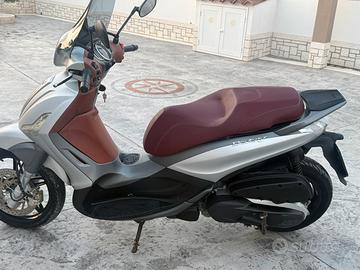 Piaggio Beverly 350