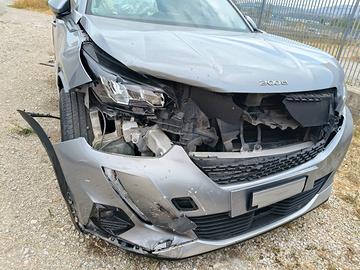 Peugeot 2008 anno 2020 incidentata 