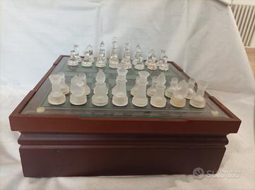 sei giochi in uno scatola legno