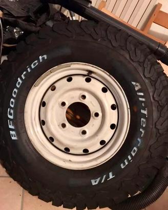 Cerchio e Pneumatico BF Goodrich nuovi LR Defender