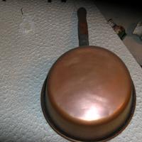 Pentola in rame con manico