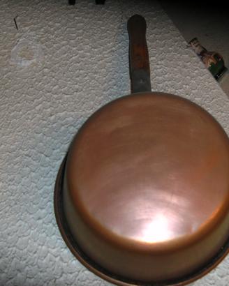 Pentola in rame con manico
