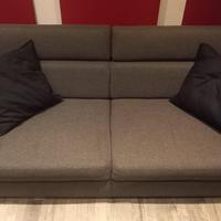 Divano 3 posti grigio + 2 cuscini