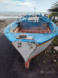 Gozzo in legno da pesca