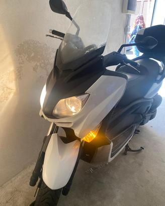 Yamaha XMax 250