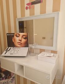 postazione trucco da parete 