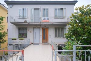 Casa indipendente di 240 m² con 5 locali a Pesaro