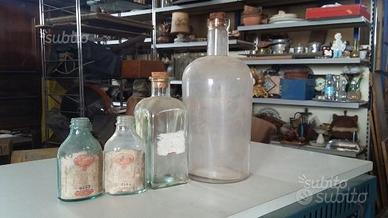 Vecchie bottiglie da farmacia