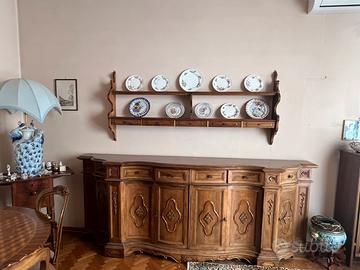 Credenza con piattiera