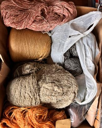 Filati, lana, cotone ecc…