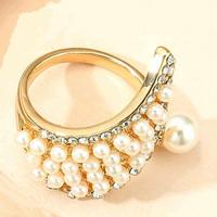 anello modello vintage ripieno di pietrine bianche