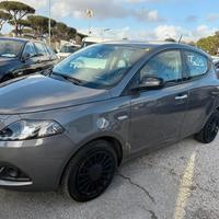 Lancia Ypsilon 1.0 FireFly Hybrid Silver in arrivo
