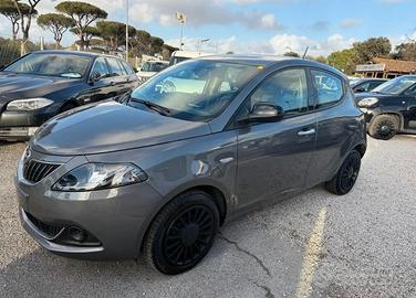 Lancia Ypsilon 1.0 FireFly Hybrid Silver in arrivo