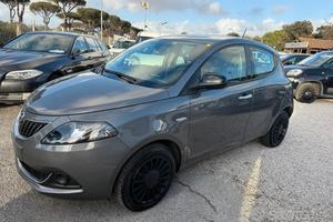 Lancia Ypsilon 1.0 FireFly Hybrid Silver in arrivo