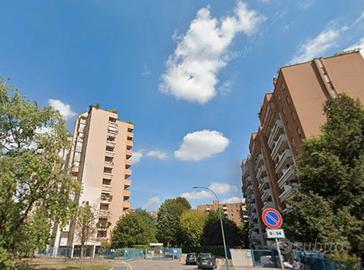 Stanza singola in ampio appartamento M2 sotto casa