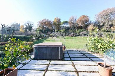 VILLA SINGOLA A PADENGHE SUL GARDA