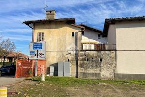 CASA SEMINDIPENDENTE A CAVOUR