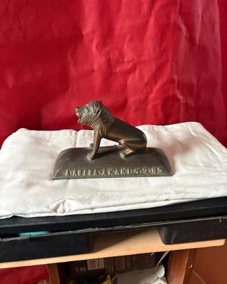 Leone in ottone massiccio