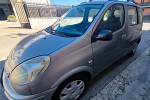 Yaris Verso 2004