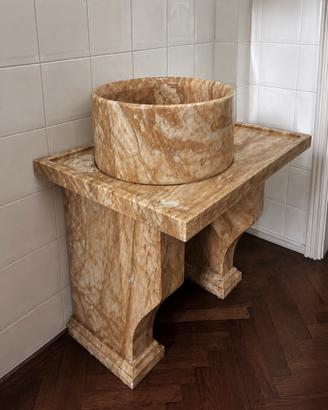Lavabo in marmo giallo di Siena