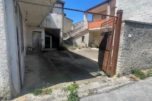 Doppia soluzione indipendente con corte privata