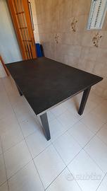 Tavolo allungabile fino a310cm