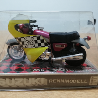 Suzuki 750 Bandai Rennmodell