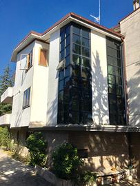 Trilocale ecosostenibile in villa centrale giardin