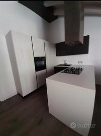 Cucina con penisola Lube