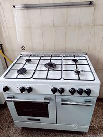 cucina Tecnogas con forno elettrico