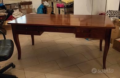 Scrivania in legno massiccio, noce