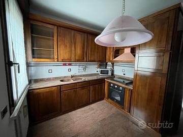 Cucina angolare in legno + elettrodomestici
