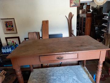 Antico tavolo in legno