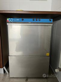 Lavastoviglie professionale