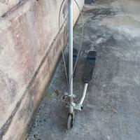 Monopattino a 3 ruote