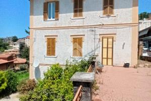 3 LOCALI A OLEVANO ROMANO