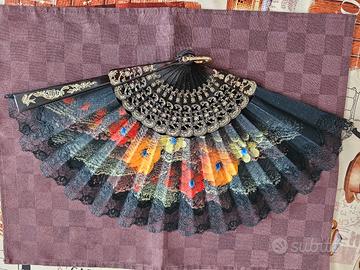 Ventaglio Spagnolo Elegante - Nero con Fiori e Piz
