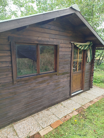 Terreno con pregevole casetta in legno