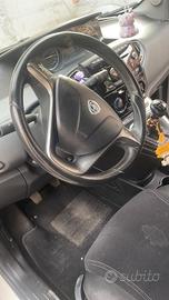 lancia per passaggio a macchina più grande 