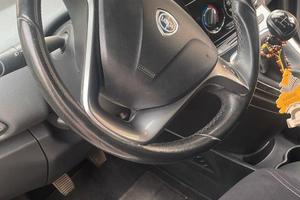 lancia per passaggio a macchina più grande 