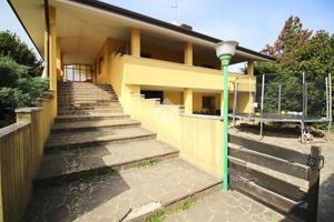 VILLA SINGOLA A POVOLETTO