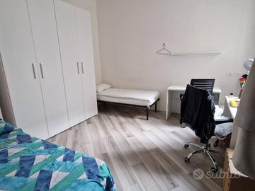 Stanza in appartamento di 120 m² a Bologna